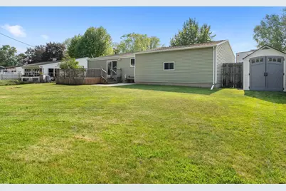 1445  Daisy Dr, Manitowoc, WI 54220 - Photo 4