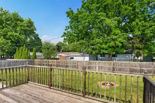 1445 Daisy Dr, Manitowoc, WI 54220 - Photo 8