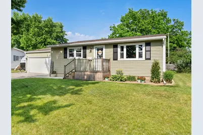 1445  Daisy Dr, Manitowoc, WI 54220 - Photo 2