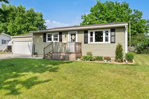 1445 Daisy Dr, Manitowoc, WI 54220 - Photo 2