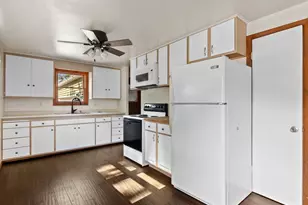 1445 Daisy Dr, Manitowoc, WI 54220 - Photo 12