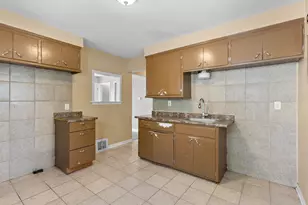 5675 N 58th St, Milwaukee, WI 53218 - Photo 8