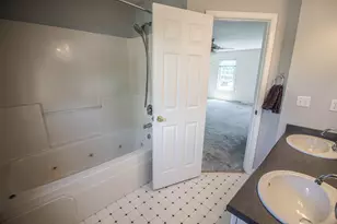 W196N11351 Shadow Wood Dr, Germantown, WI 53022 - Photo 40