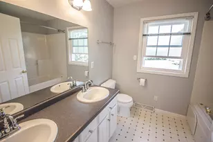 W196N11351 Shadow Wood Dr, Germantown, WI 53022 - Photo 12