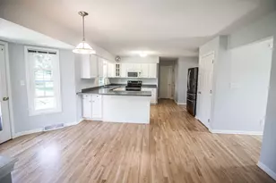 W196N11351 Shadow Wood Dr, Germantown, WI 53022 - Photo 16