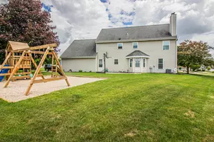 W196N11351 Shadow Wood Dr, Germantown, WI 53022 - Photo 2