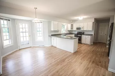 W196N11351  Shadow Wood Dr, Germantown, WI 53022 - Photo 4