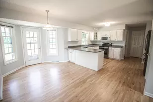W196N11351 Shadow Wood Dr, Germantown, WI 53022 - Photo 4
