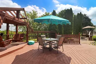 645 W Estate Ct, Elkhorn, WI 53121 - Photo 4