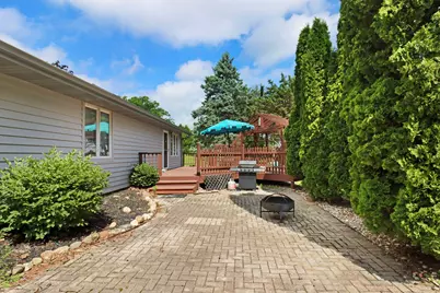645 W Estate Ct, Elkhorn, WI 53121 - Photo 6
