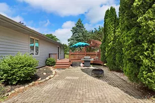 645 W Estate Ct, Elkhorn, WI 53121 - Photo 6