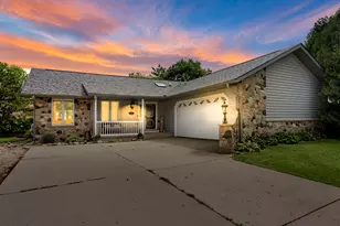 645 W Estate Ct, Elkhorn, WI 53121 - Photo 1