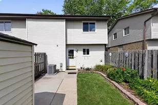 W163N11463 Windsor Ct, Germantown, WI 53022 - Photo 2