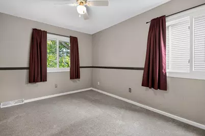 W163N11463  Windsor Ct #1, Germantown, WI 53022 - Photo 16