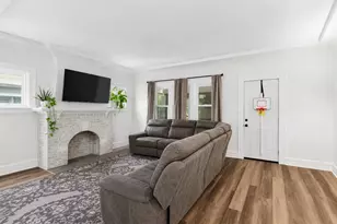 2467 W Cherry St, Milwaukee, WI 53205 - Photo 10
