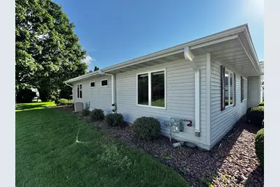1303  Hadley Ct, Watertown, WI 53098 - Photo 2