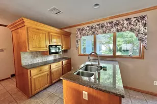 1303 Hadley Ct, Watertown, WI 53098 - Photo 10