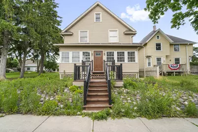 N88W16226  Park Blvd, Menomonee Falls, WI 53051 - Photo 1