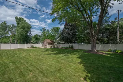 1618 S Wildwood Dr, New Berlin, WI 53151 - Photo 32