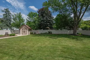 1618 S Wildwood Dr, New Berlin, WI 53151 - Photo 30