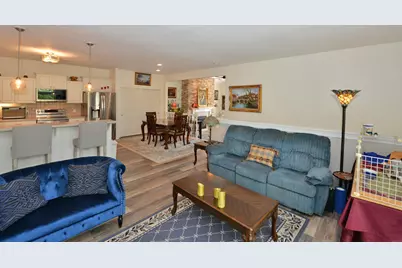 1059  Stratford Ct #201, Racine, WI 53406 - Photo 4