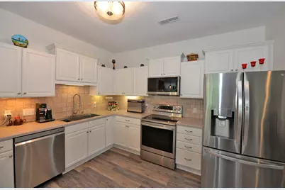 1059  Stratford Ct #201, Racine, WI 53406 - Photo 8
