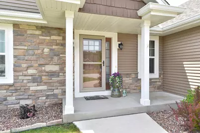 241  Silver Fox Dr, Kewaskum, WI 53040 - Photo 4