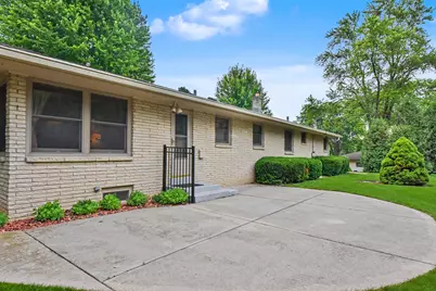 895  Copenhill Dr, Brookfield, WI 53186 - Photo 12