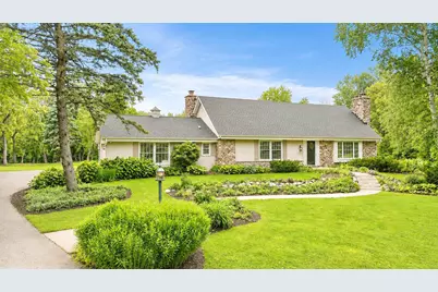 4838 W Glen Cove Ct, Mequon, WI 53092 - Photo 2