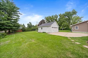 1105 Barnes St, Delavan, WI 53115 - Photo 4
