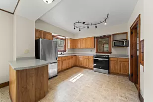 1105 Barnes St, Delavan, WI 53115 - Photo 14