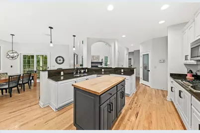 N51W19090  Crest View Ter, Menomonee Falls, WI 53051 - Photo 8
