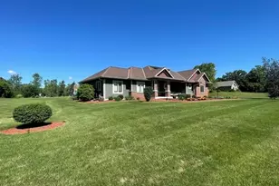 W319S9145 Lauren's Pkwy, Mukwonago, WI 53149 - Photo 2