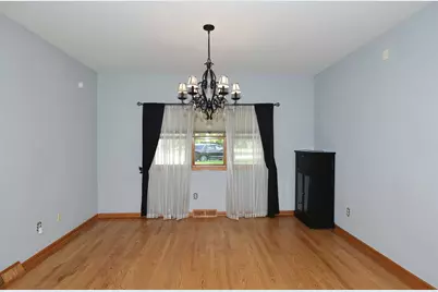 3406 W Villa Dr, Franklin, WI 53132 - Photo 12