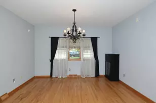 3406 W Villa Dr, Franklin, WI 53132 - Photo 12