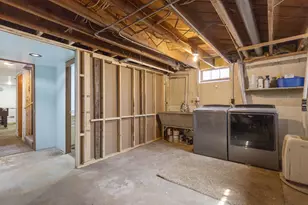 7934 N Edgeworth Dr, Milwaukee, WI 53223 - Photo 14