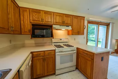 9601 W Darnel Ave, Milwaukee, WI 53224 - Photo 12