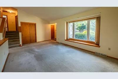 9601 W Darnel Ave, Milwaukee, WI 53224 - Photo 6