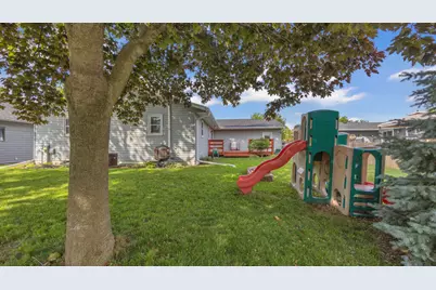 1723  Hilltop Dr, Sheboygan, WI 53081 - Photo 24