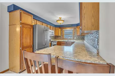 1723  Hilltop Dr, Sheboygan, WI 53081 - Photo 6