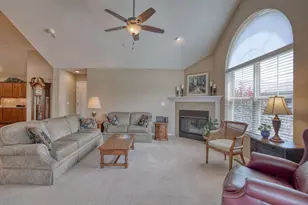 W250N5002 William Dr, Sussex, WI 53072 - Photo 6
