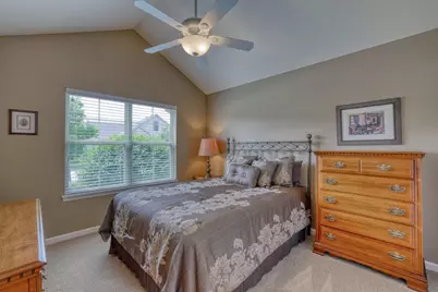 W250N5002  William Dr, Sussex, WI 53072 - Photo 20