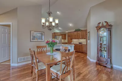 W250N5002  William Dr, Sussex, WI 53072 - Photo 12