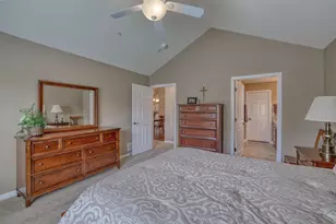 W250N5002 William Dr, Sussex, WI 53072 - Photo 18