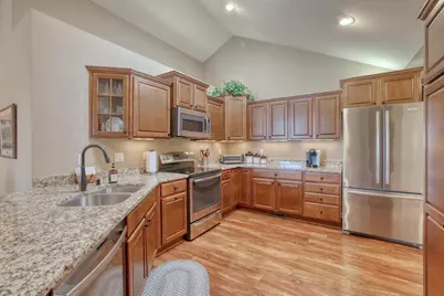 W250N5002  William Dr, Sussex, WI 53072 - Photo 10