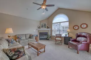 W250N5002 William Dr, Sussex, WI 53072 - Photo 8