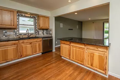 2267 W Grange Ave, Milwaukee, WI 53221 - Photo 16
