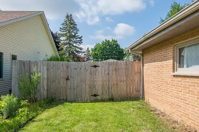 2267 W Grange Ave, Milwaukee, WI 53221 - Photo 40