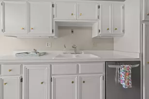 1118 Pilgrim Pkwy, Elm Grove, WI 53122 - Photo 14