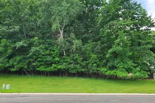 1041 Woods Edge Dr, Hartford, WI 53027 - Photo 1